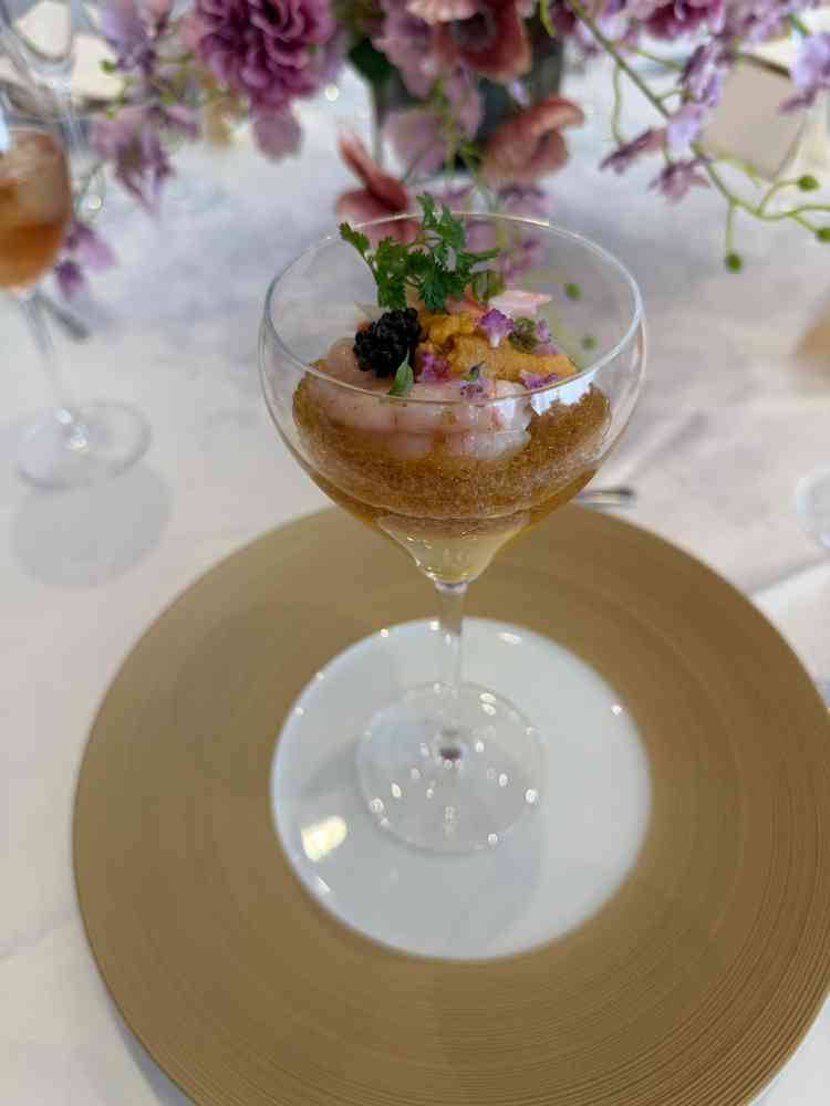 お料理もとても華やかでオシャレで色使い、味もとても素敵でした。