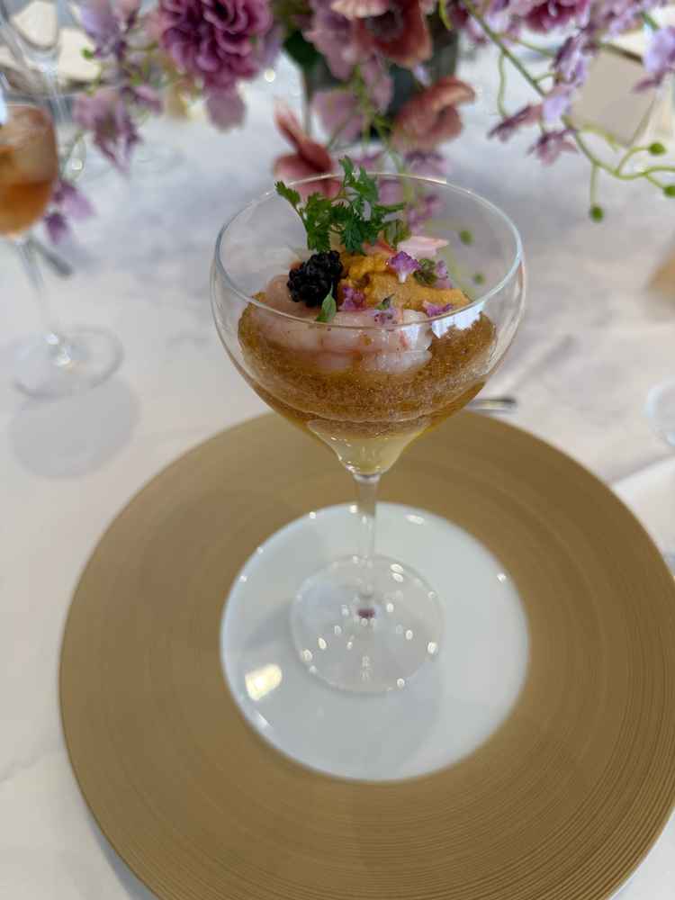 お料理もとても華やかでオシャレで色使い、味もとても素敵でした。