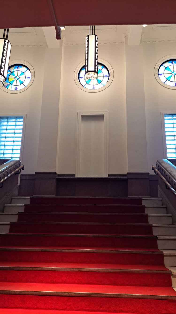 赤い絨毯がすごく印象的で綺麗