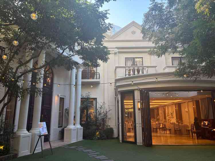 お庭と披露宴会場、意外と広い！