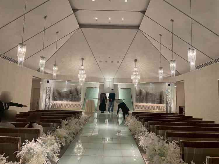 バージンロードは少し斜面になっており、ゲストからよく見えていると感じた。