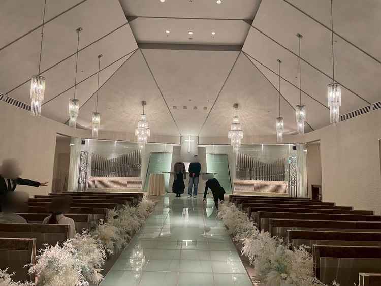 バージンロードは少し斜面になっており、ゲストからよく見えていると感じた。