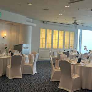 ベイビュー披露宴会場で、海が一望できる会場でした。