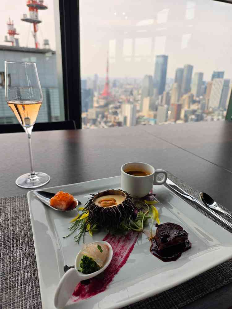 シャンパンと試食、そして東京タワーと眺望
