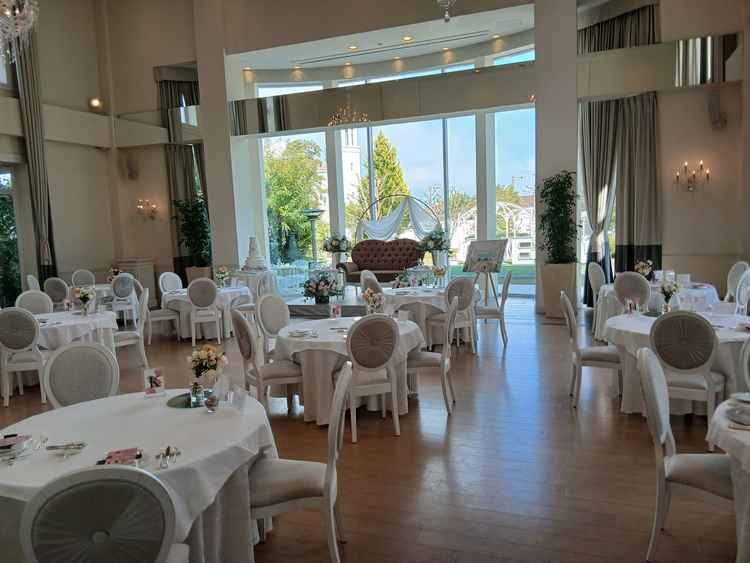 天井が高くて解放感があるひろうえんかいじょうでした。ピンクの空間がとても可愛くて唯一無二でした。