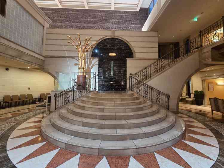 フラワーシャワー等をする階段