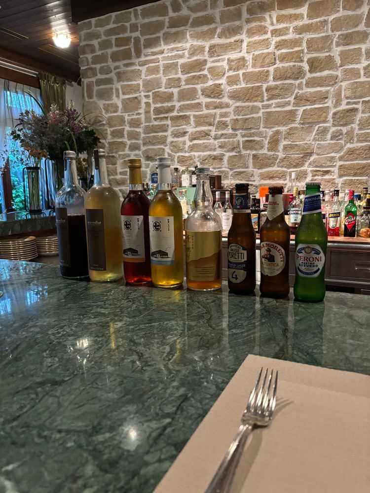 試食会。飲み物にこだわりがあるようで、テイスティングをさせていただきました。