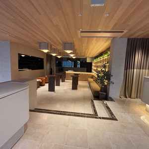 友人の待合スペース。とてもきれいで落ち着いた雰囲気でした。