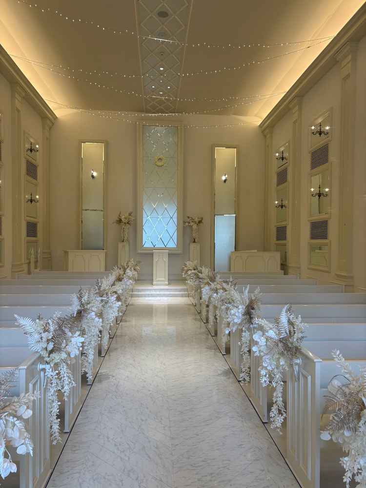 ホワイトハウスのチャペルは、その名の通り真っ白。ザ•結婚式場というイメージでした。