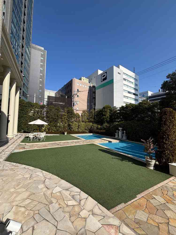 プールやガーデンが写真で見てたより広かった