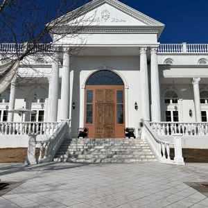 1番大きい披露宴会場（ブローニュフォレスト）の外観。庭も広く森林に囲まれて自然豊かだった。