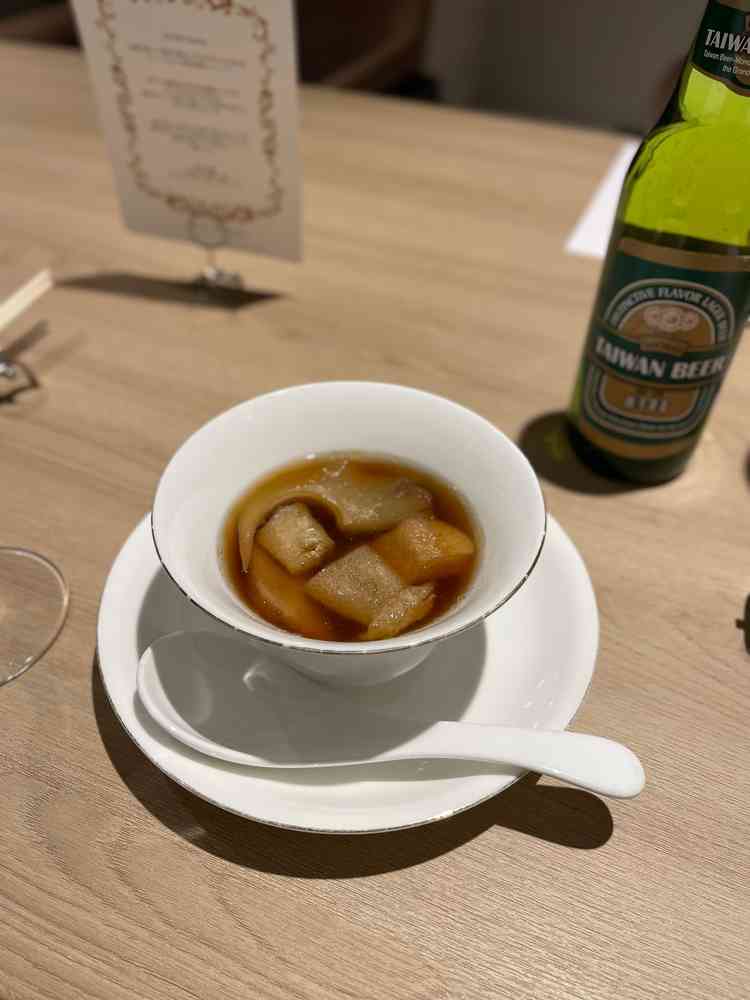 自慢だというフカヒレのスープ、姿煮は初めて食べましたがとても美味しかったです。