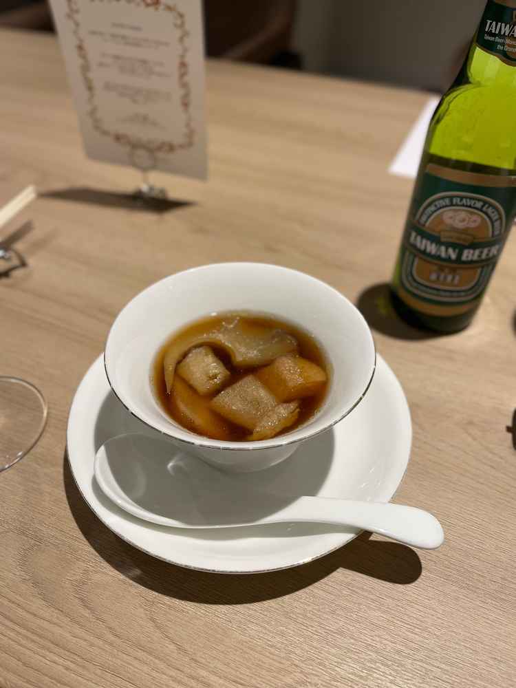自慢だというフカヒレのスープ、姿煮は初めて食べましたがとても美味しかったです。