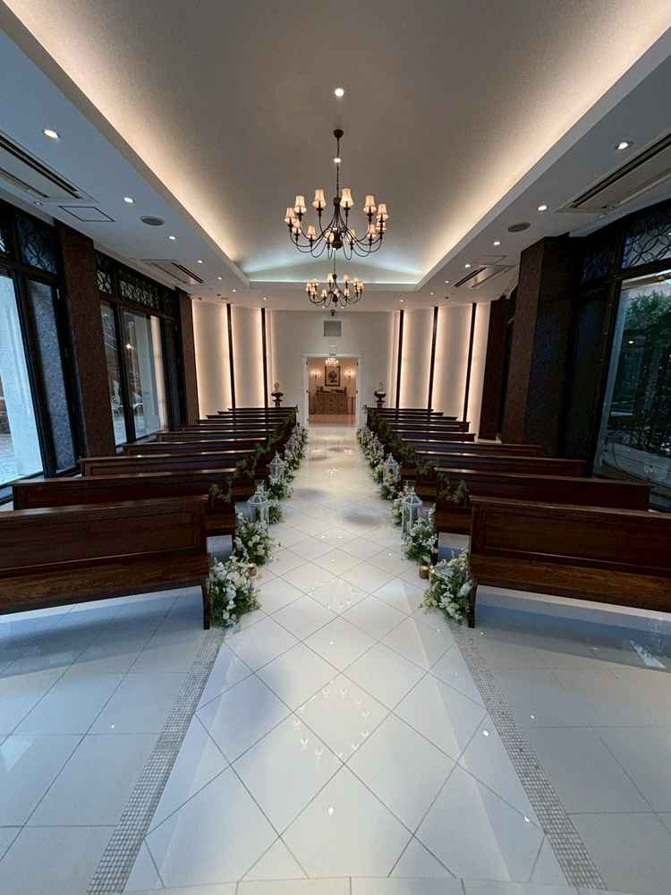 チャペルの新郎新婦からの景色。ゲストの顔がよくみえると思いました。