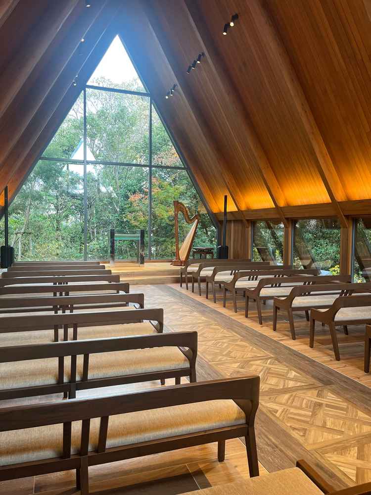 チャペルの写真です。木の匂いがしていました。