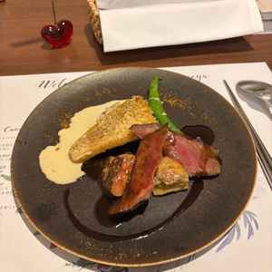 メインの肉・魚料理です。