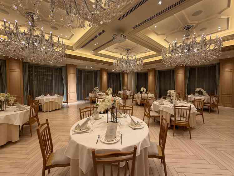 披露宴会場、ガーリーで可愛い雰囲気だった