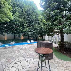 ゲストが待ち時間にガーデンに自由に出入りできるところが魅力的に感じました。