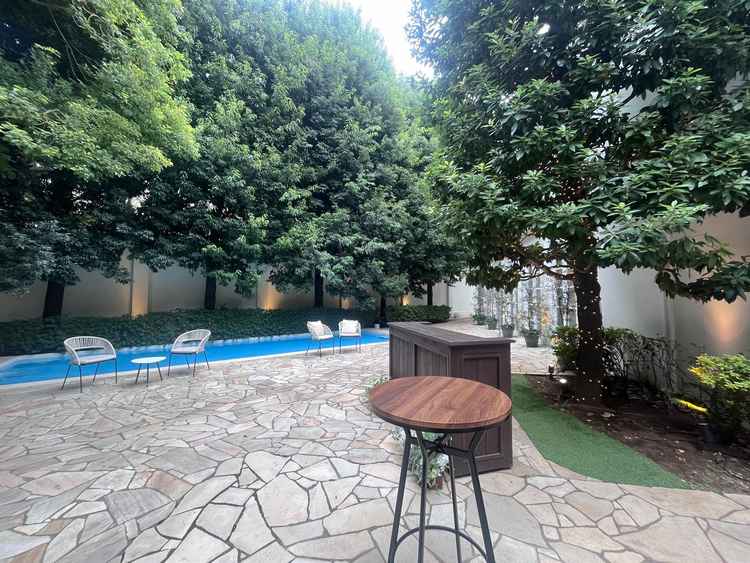 ゲストが待ち時間にガーデンに自由に出入りできるところが魅力的に感じました。