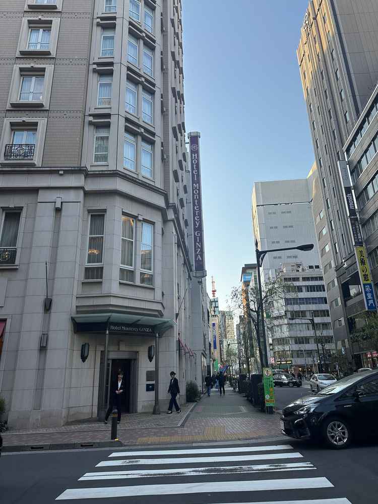 ホテルの外観。落ち着いた雰囲気。