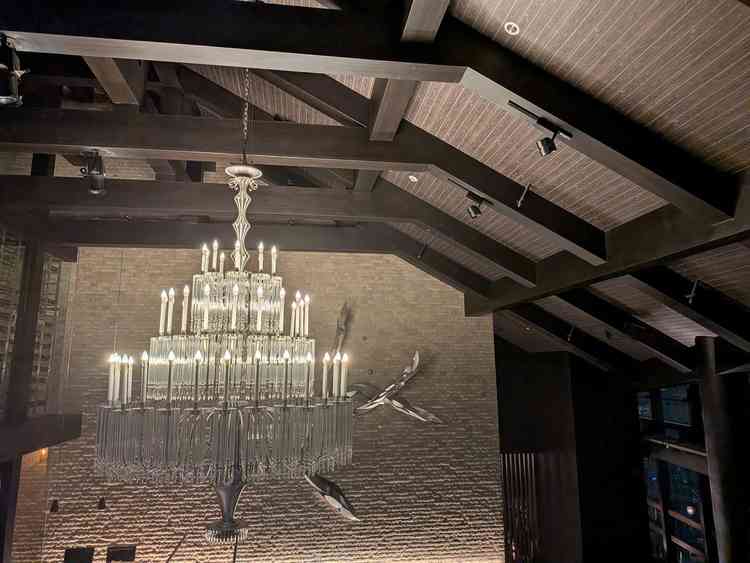 披露宴会場は、夜景以外にも豪華な設備が整っており、素敵な雰囲気でした。