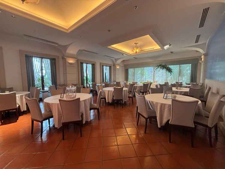 食事会場（大人数向け1階）