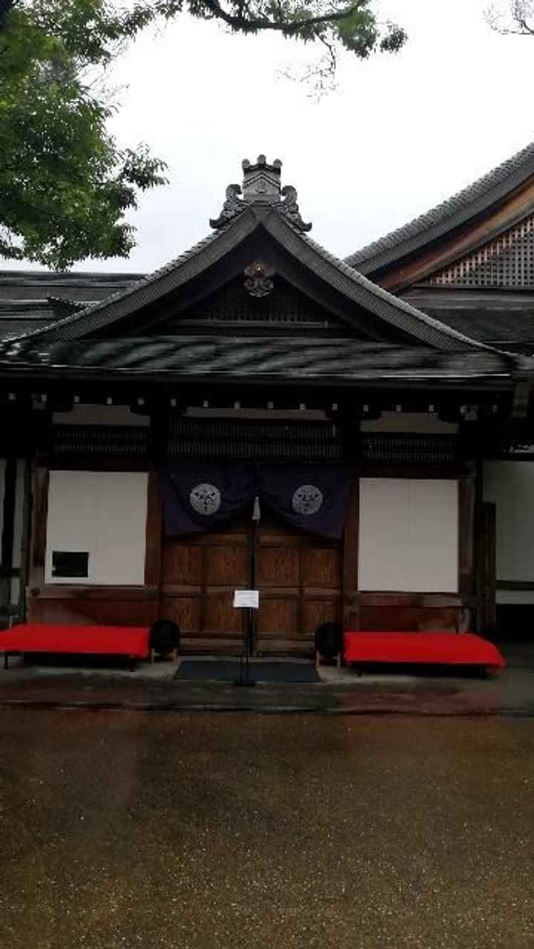 歴史を感じる立派な門で、ここから中に入るのがとてもワクワクしました。