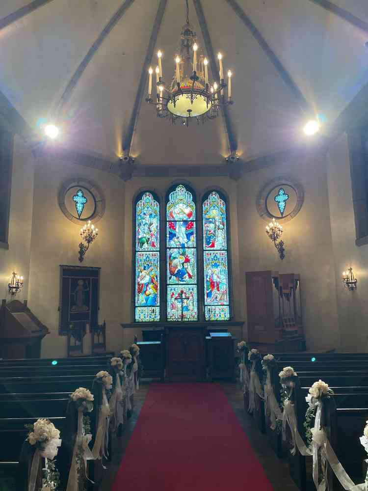 チャペルの中。ヨーロッパの本物の教会のようなクラシカルな雰囲気がとても素敵でした。