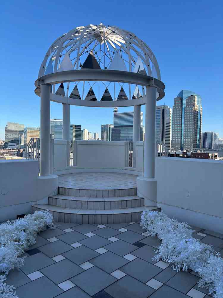 控え室までの通路にフォトスポットがあった。開放的で、晴天だととても綺麗だと思う。富士山見える