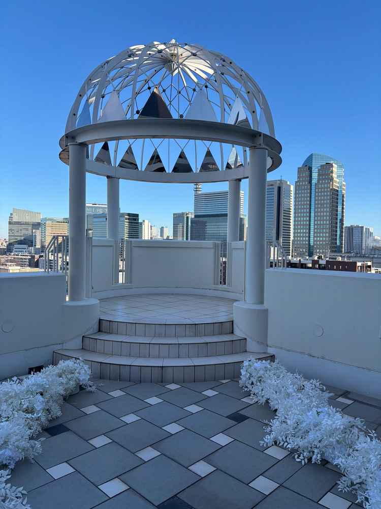 控え室までの通路にフォトスポットがあった。開放的で、晴天だととても綺麗だと思う。富士山見える