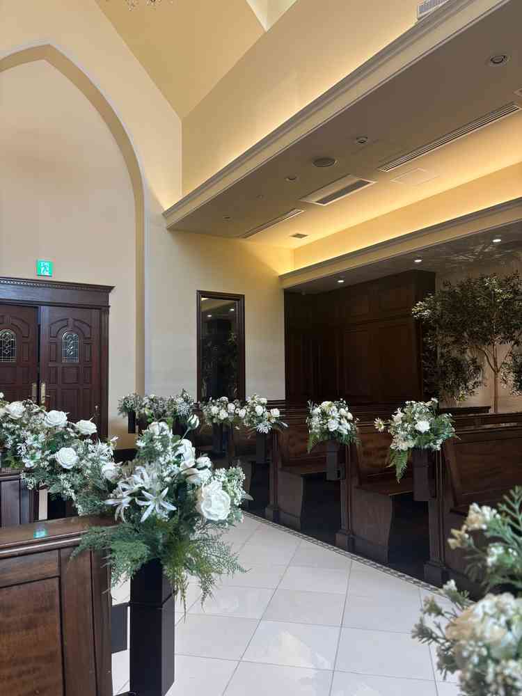 バージンロードは定員に対しては短めで、横広に作っているとのことでした。