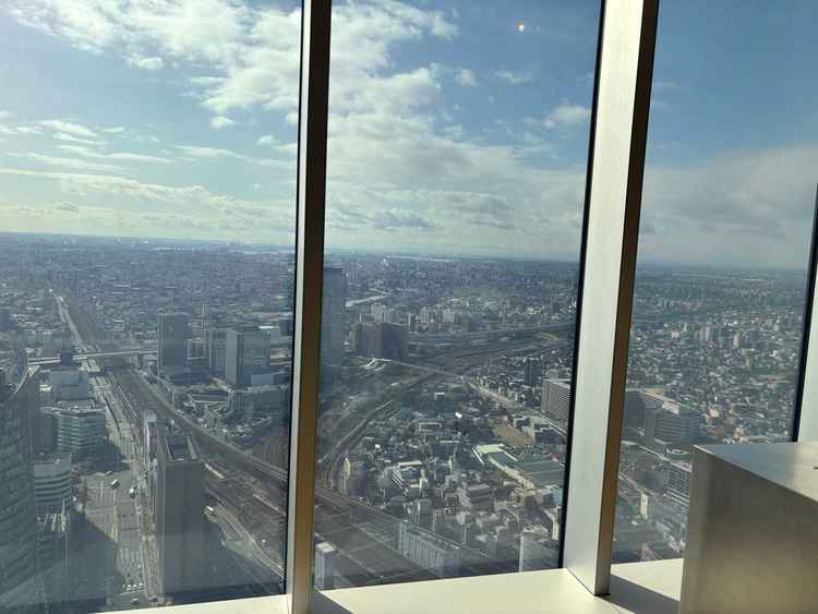 挙式会場からの景色。広く見えて、直射日光も入らなくて、いいと思った。なかなか来られない高さだと思う。