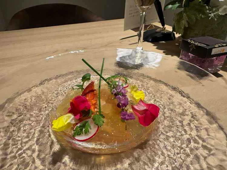 中華料理でしたが鮮やかで見た目も素敵でした。