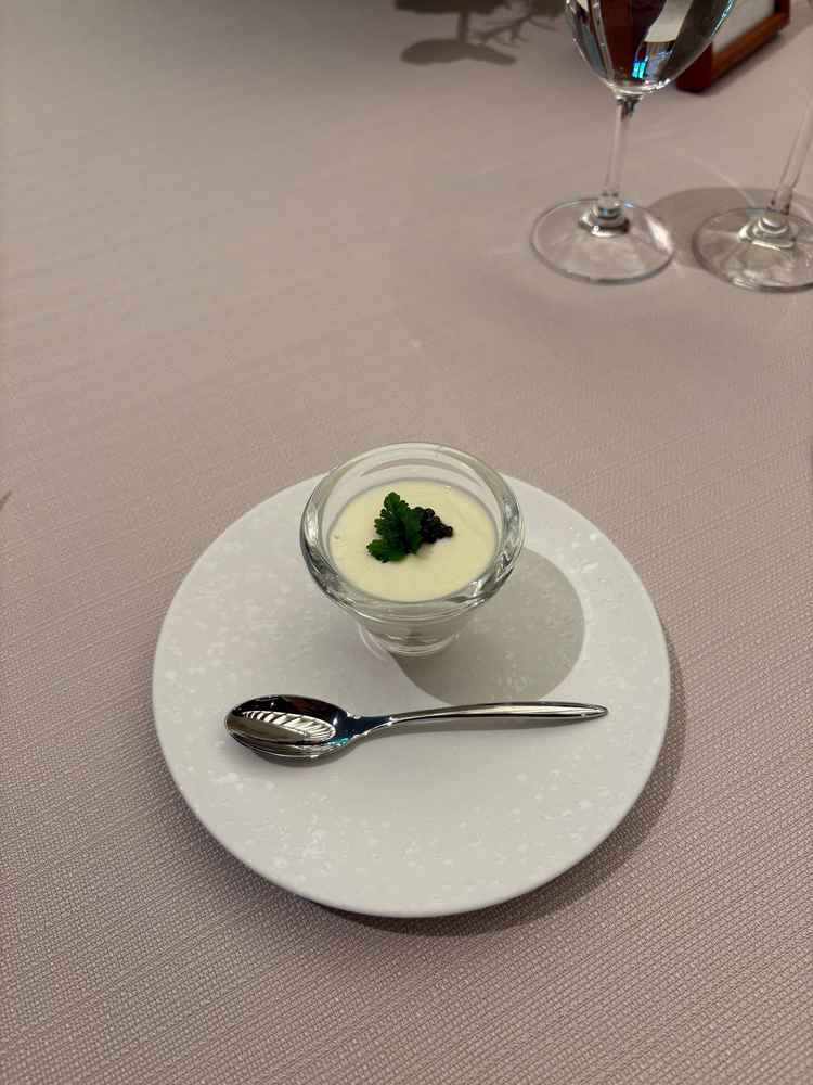 カニとキャビアが美味しすぎました。