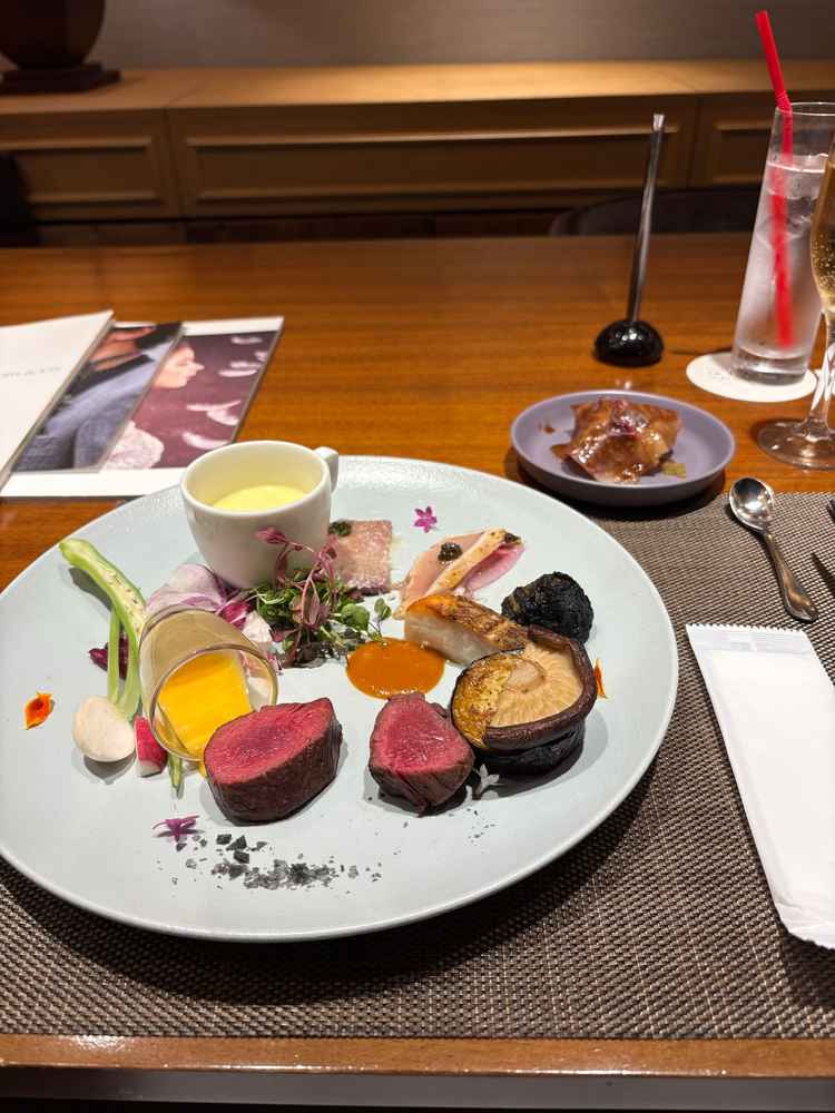 試食。お肉が2つ選べて美味しかった