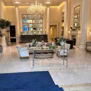 ロビーもまるで宮殿のような上品な雰囲気です。