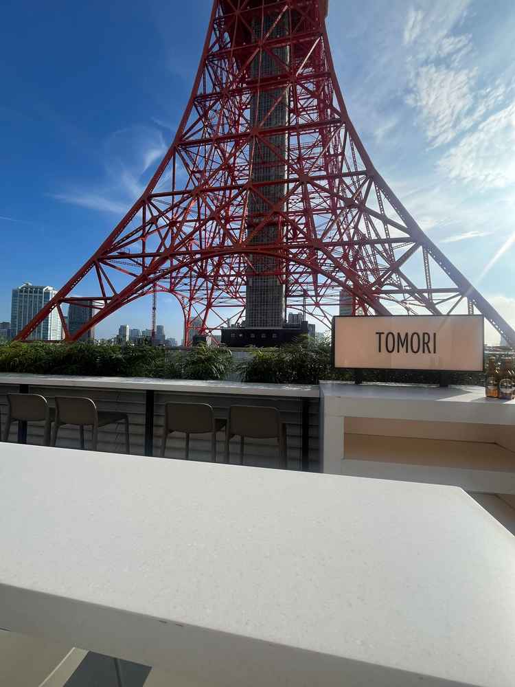 屋上もウェルカムスペースに。東京タワーのみえる特等席。結婚式を挙げた人限定で会員制バーとなるのが魅力