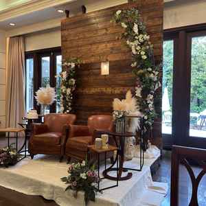 披露宴会場の写真。客席からも距離が近くて喋る事もできる。