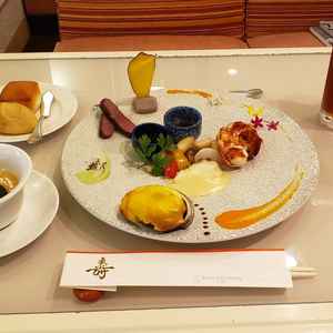 ワンプレート試食。非常に美味しく大満足。また、ロワイヤルがとても美味しかった。