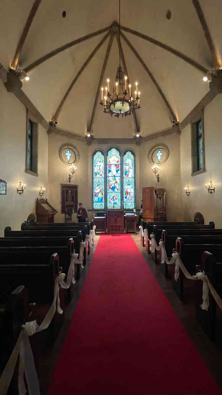 チャペルの中。生演奏が感動的でした。