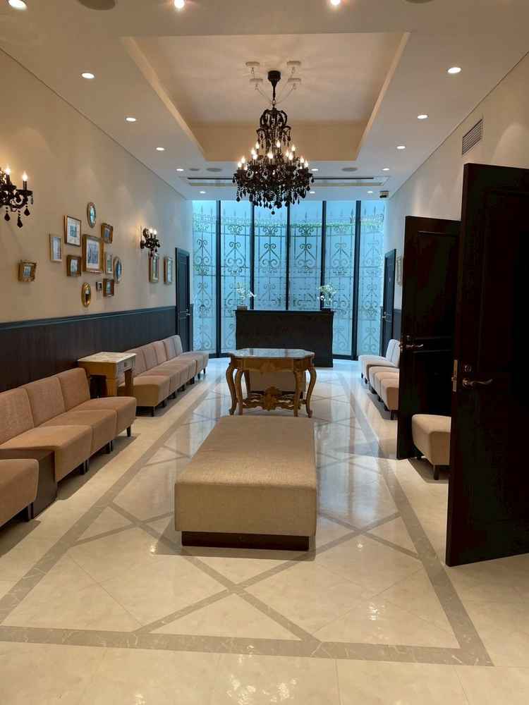 ゲストの待合室はしっかりとゆとりのある空間が用意されており、リラックスして待つことができそうです。