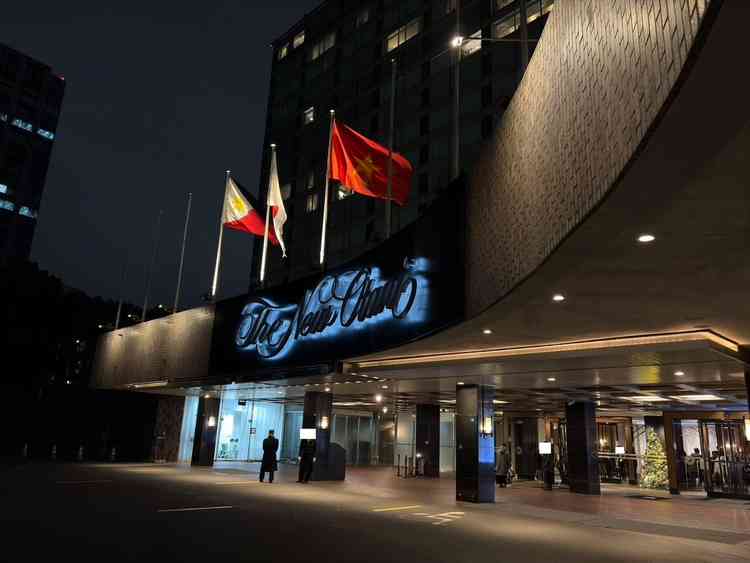 エントランスのホテル名のオブジェ。挙式後に写真撮影が行れるそうで、ここでしか撮れない写真が取れます。