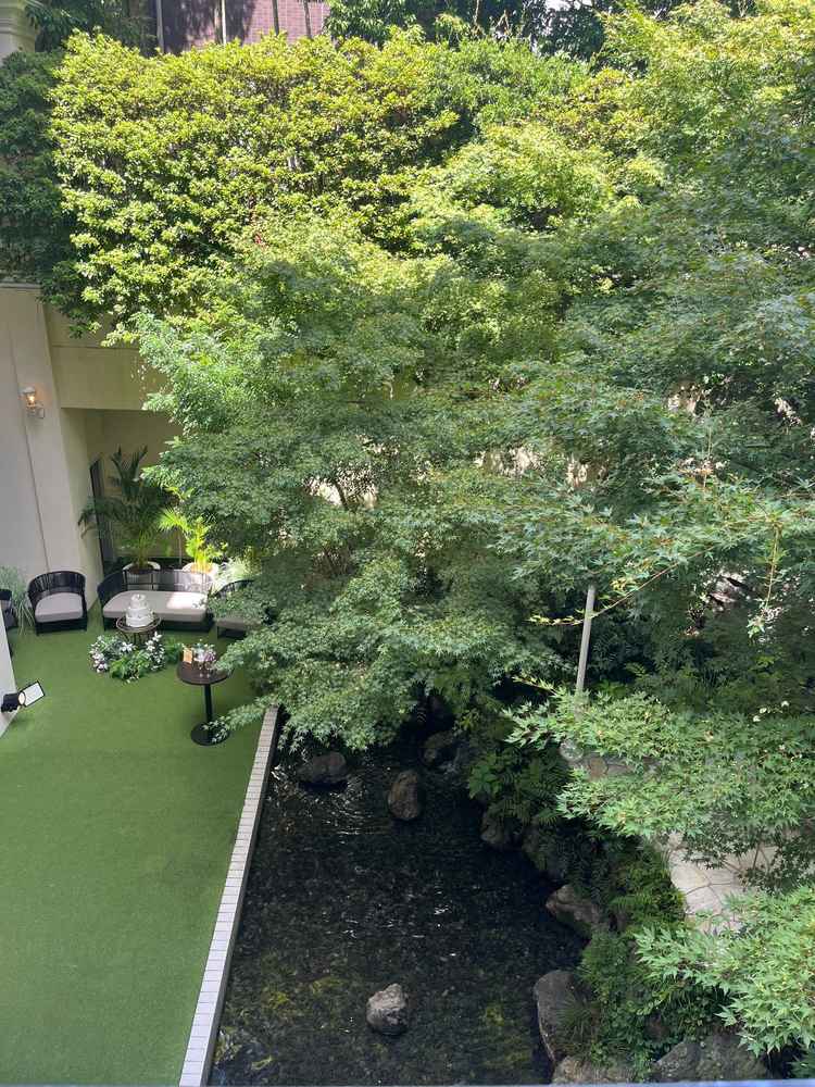 親族控室から見た庭園