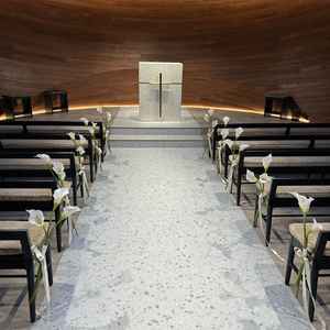 チャペルの見学をした際の写真です。リニューアル済みのため綺麗でした。