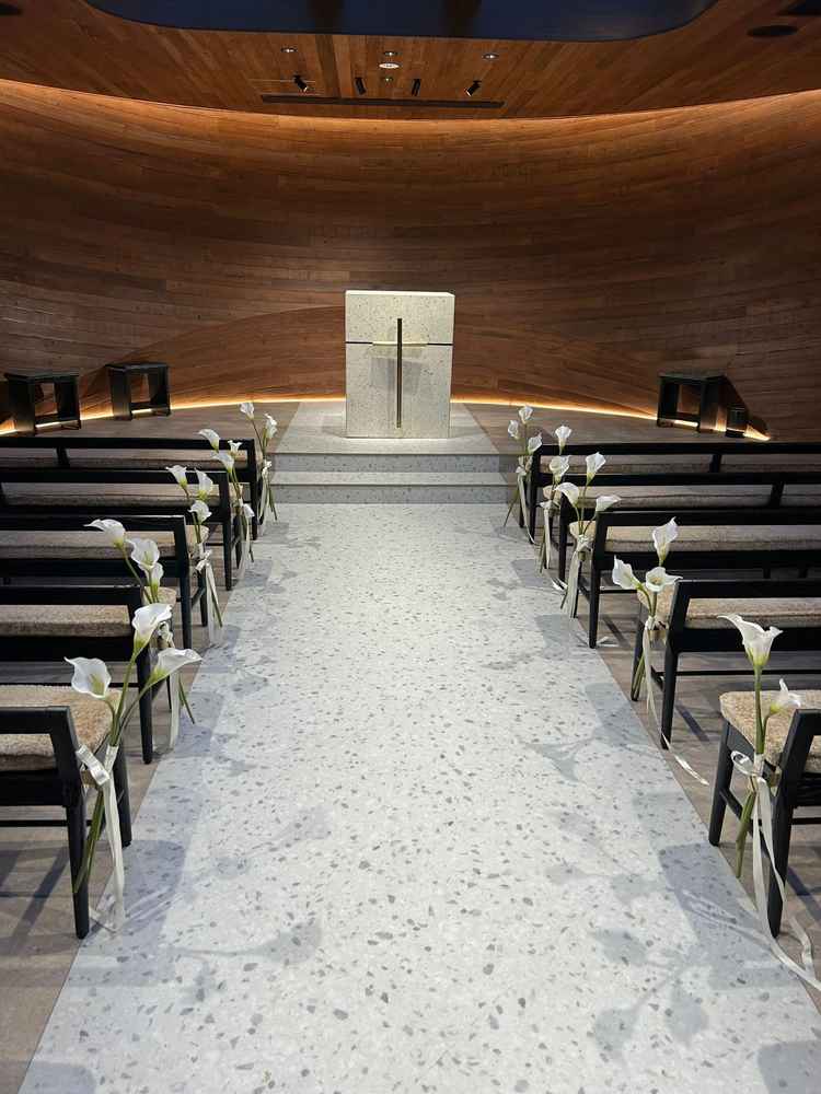 チャペルの見学をした際の写真です。リニューアル済みのため綺麗でした。