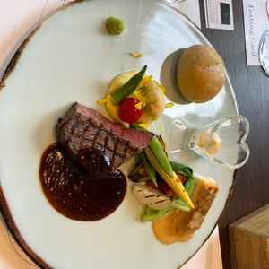 試食、魚のソースが非常に美味しく、また肉そのものも非常に柔らかかった