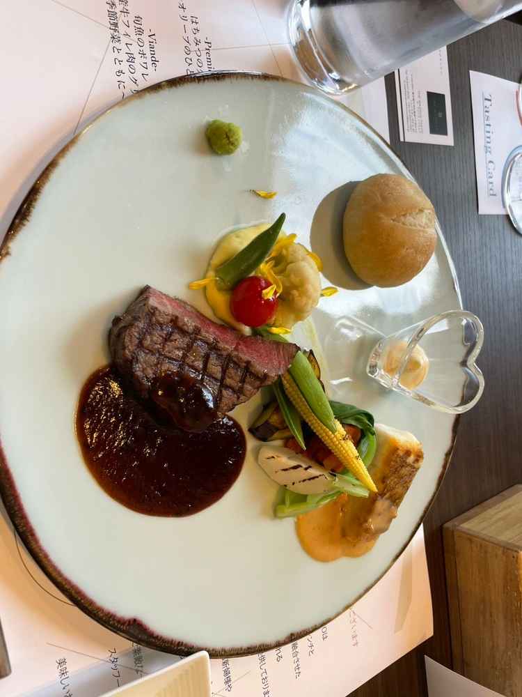 試食、魚のソースが非常に美味しく、また肉そのものも非常に柔らかかった