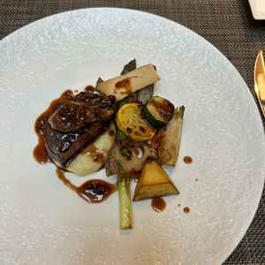 メイン料理の試食。お肉は柔らかく美味しかったです。