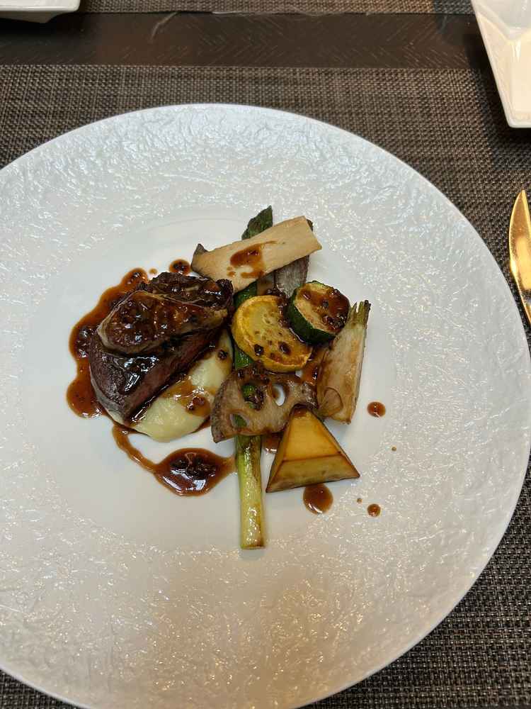 メイン料理の試食。お肉は柔らかく美味しかったです。