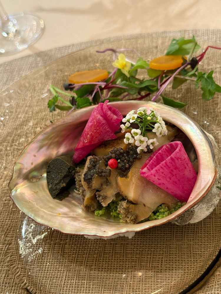 料理は流石の一言、鮑が出てきました。